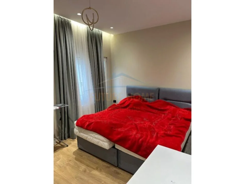 Tirane, jepet me qera apartament 2+1+Aneks+Ballkon Kati 3, 1.100 € (Farke)