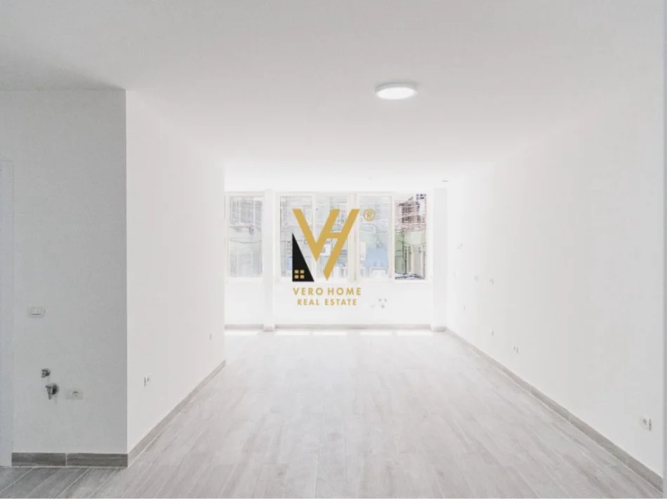 Tirane, jepet me qera zyre Kati 1, 120 m² 1.200 € (PALLATET AGIMI)