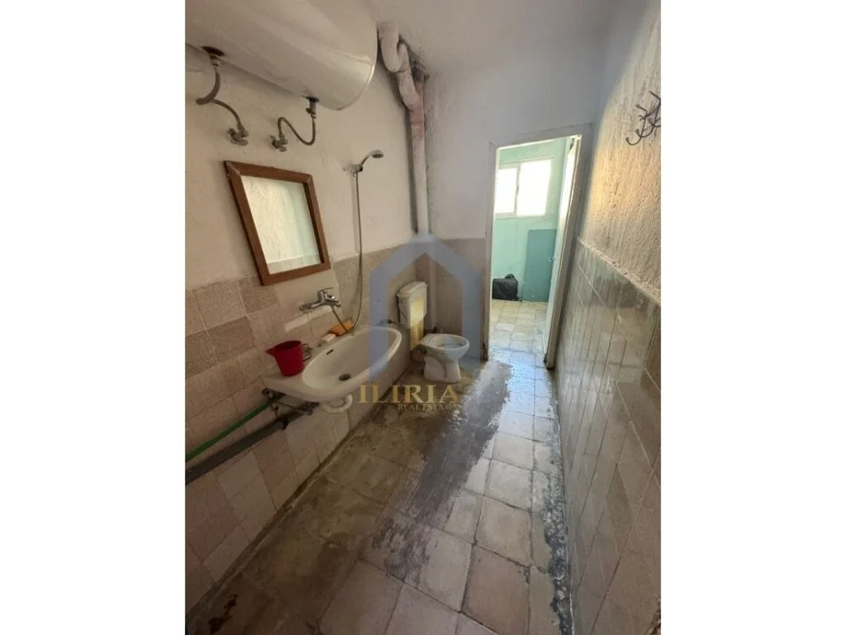 Tirane, jepet me qera apartament 1+1 Kati 5, 59 m² 350 € (rruga bardhok biba)