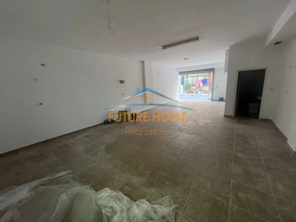 Tirane, jepet me qera ambjent biznesi Kati 0, 75 m² 600 € (Prane Juridikut)