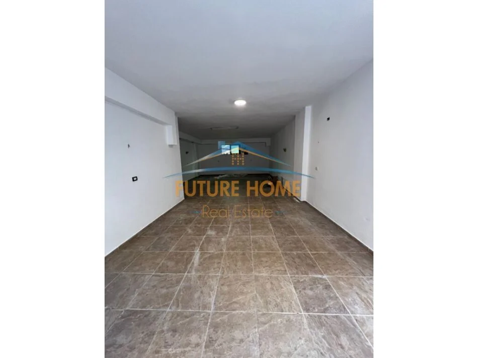 Tirane, jepet me qera ambjent biznesi Kati 0, 75 m² 600 € (Prane Juridikut)