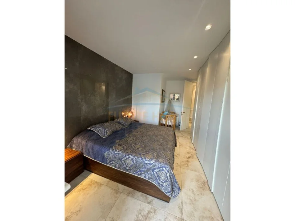 Tirane, shitet apartament 2+1 Kati 1, 117 m² 280.000 € 