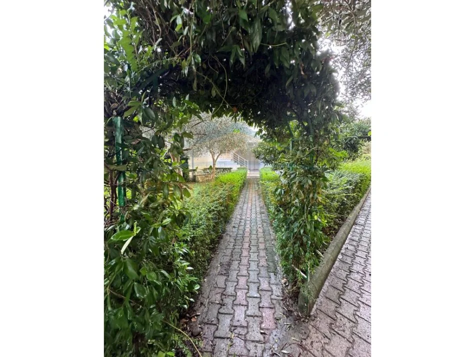 Gjiri Lalezit | Hamallaj, shitet apartament duplex 2+1 Kati 0, 100 m² 285.000 € (Lura 1)