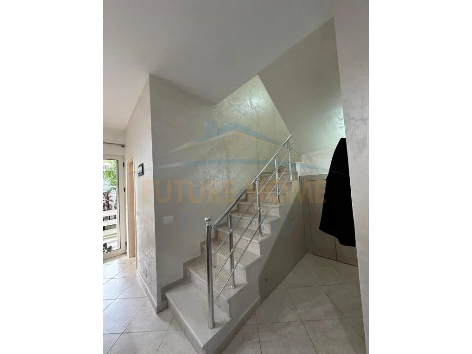 Durres, shitet Vile 2 Katshe , 191 m² 285.000 € (GJIRI I LALZIT)