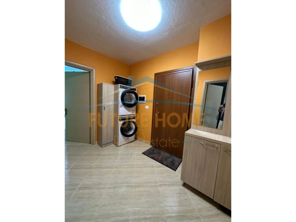Tirane, jepet me qera apartament 2+1+Ballkon Kati 7, 85 m² 550 € (jordan misja)