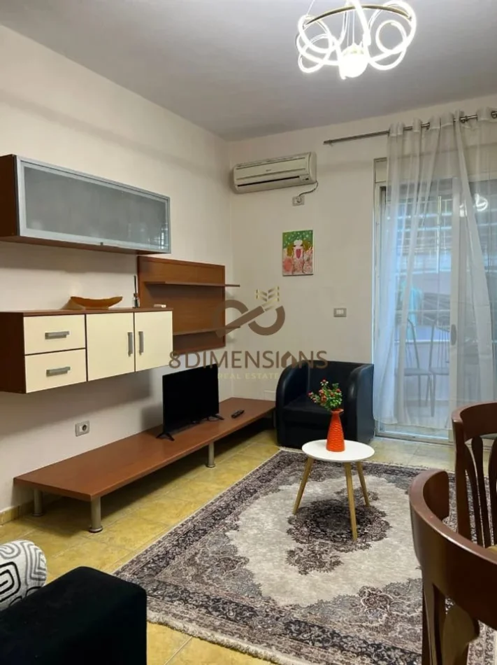 Tirane, jepet me qera apartament 1+1 Kati 1, 65 m² 500 € (Mine Peza)
