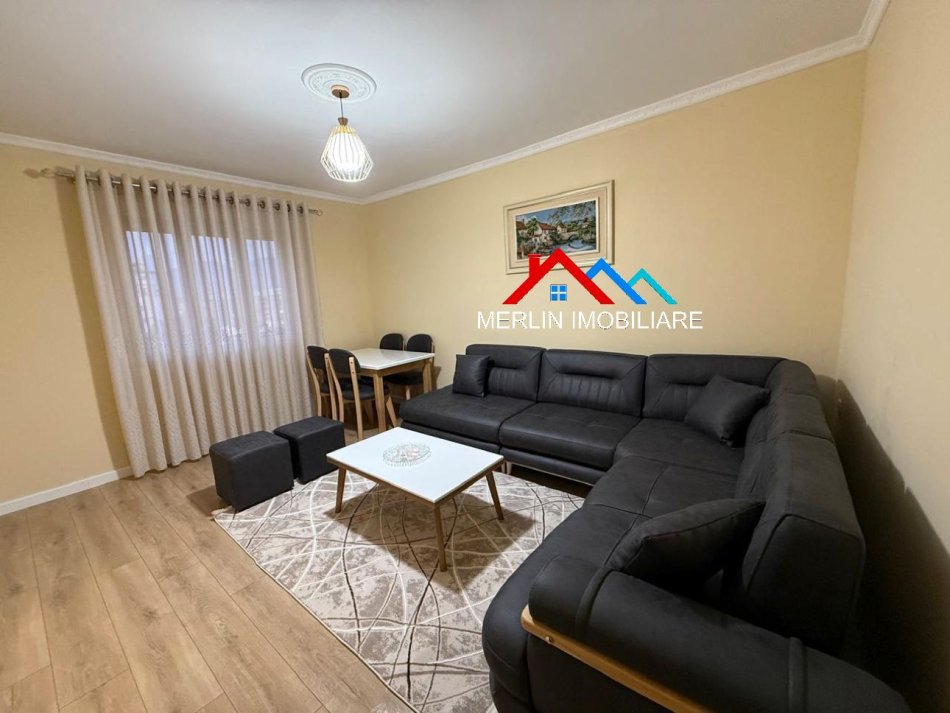 Tirane, jepet me qera apartament 2+1 Kati 5, 74 m² 620 € (ALI DEMI)