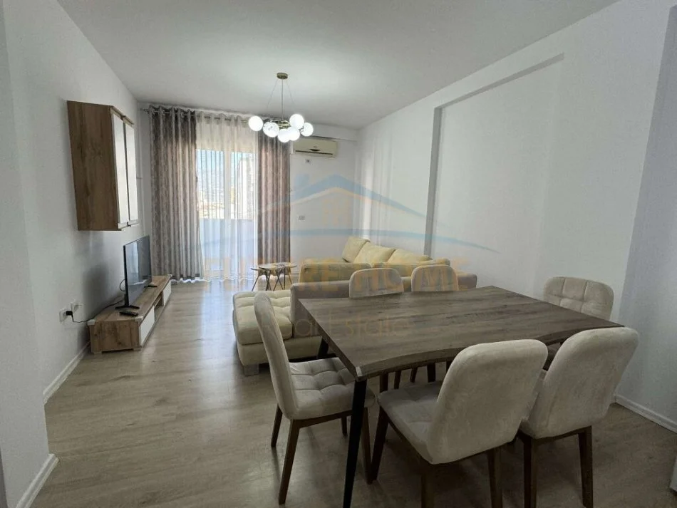 Tirane, jepet me qera apartament 2+1 Kati 5, 110 m² 550 € 