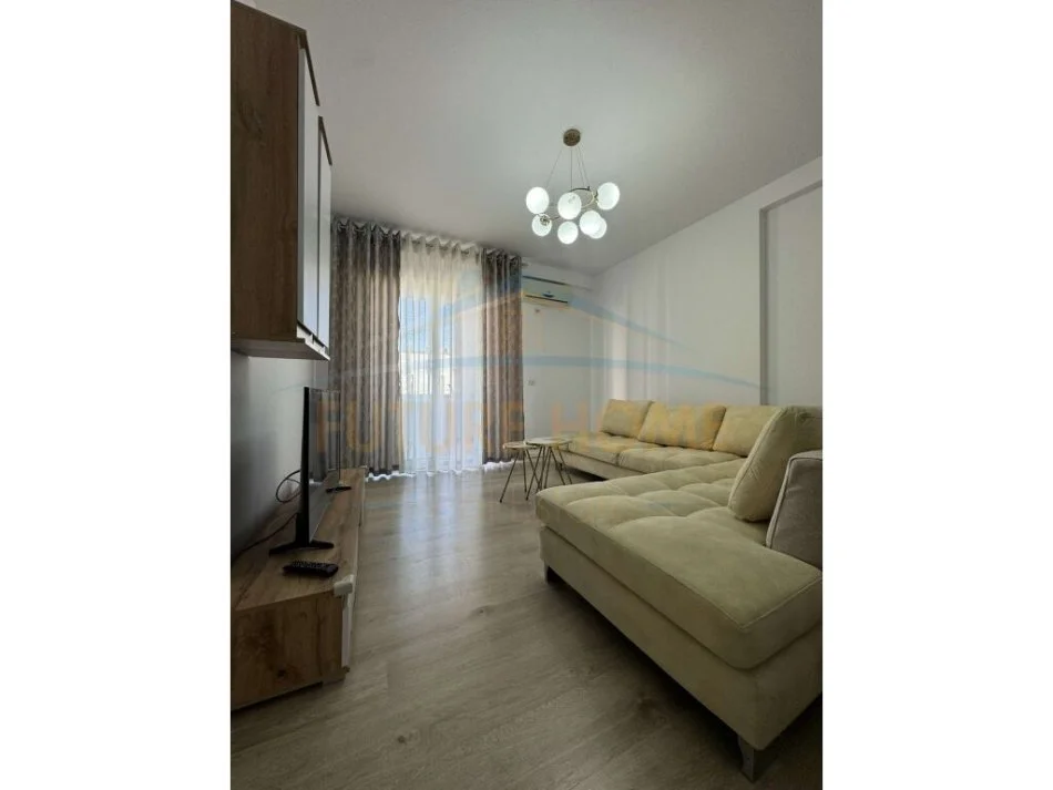 Tirane, jepet me qera apartament 2+1 Kati 5, 110 m² 550 € 