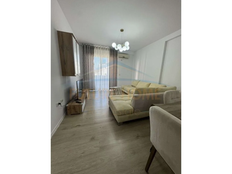 Tirane, jepet me qera apartament 2+1 Kati 5, 110 m² 550 € 