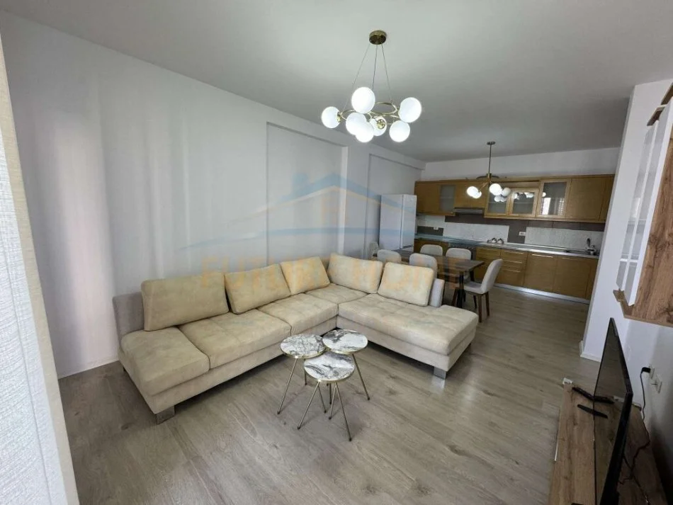 Tirane, jepet me qera apartament 2+1 Kati 5, 110 m² 570 € 