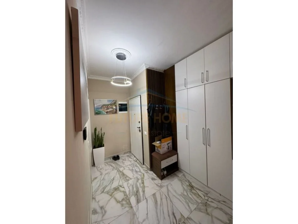 Tirane, shitet apartament Kati 3, 140 m² 225.000 € (Yzberisht Kompleksi Grand Galery.)