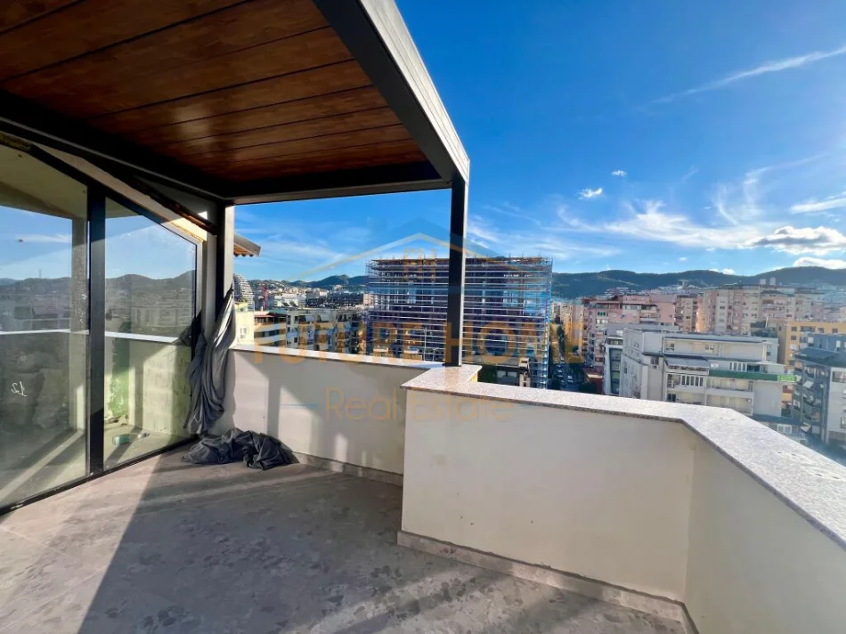 Tirane, shes apartament duplex 2+1+Ballkon Kati 10, 180 m² 370.000 € (Komuna e Parisit)