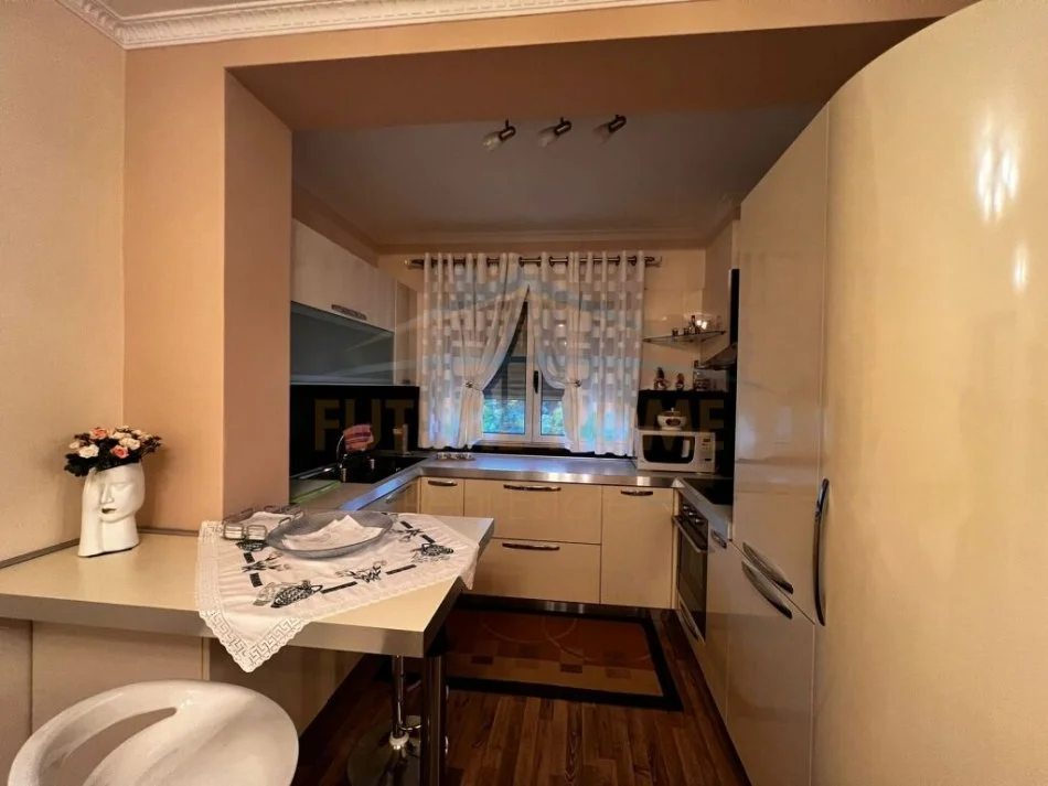 Durres, jepet me qera apartament 1+1 Kati 11, 104 m² 600 € (Vollga)