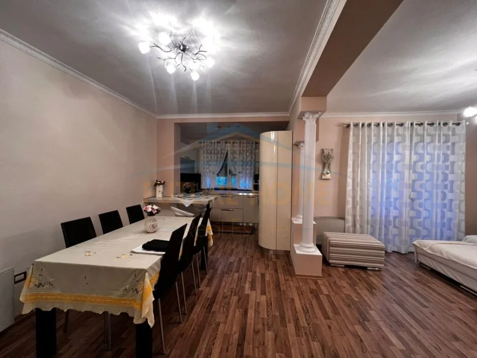 Durres, jepet me qera apartament 1+1 Kati 11, 104 m² 600 € (Vollga)
