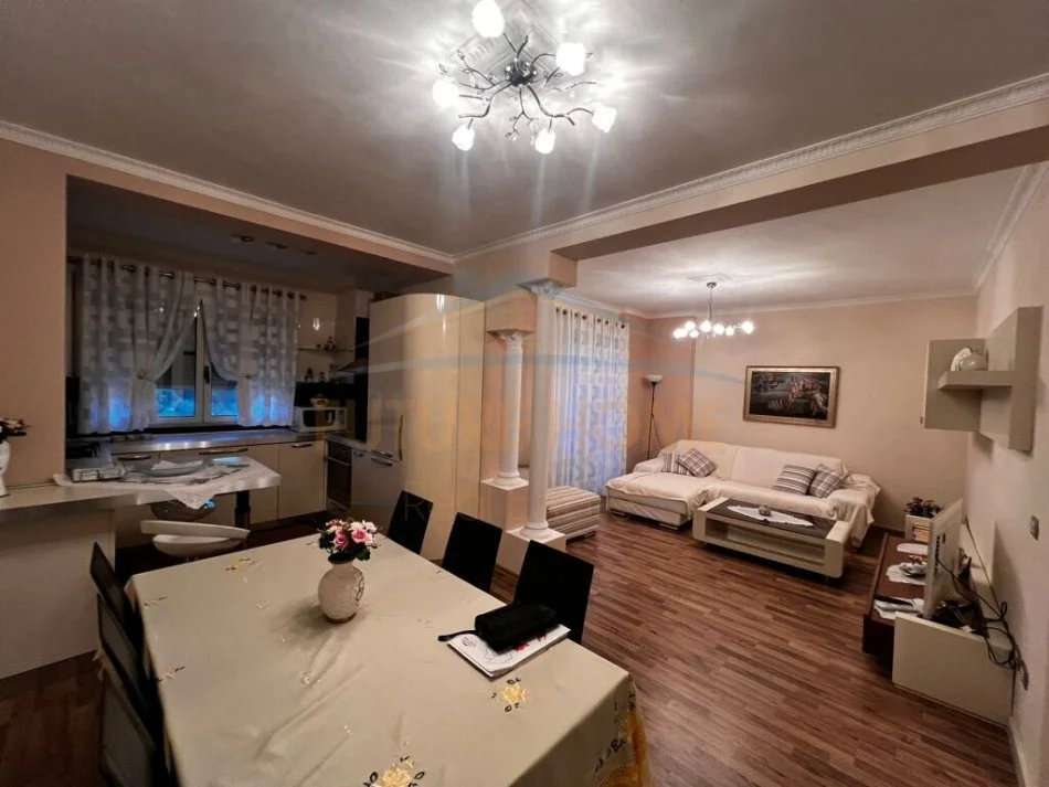 Durres, jepet me qera apartament 1+1 Kati 11, 94 m² 600 € (Vollga)