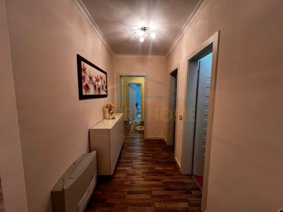 Durres, jepet me qera apartament 1+1 Kati 11, 94 m² 600 € (Vollga)