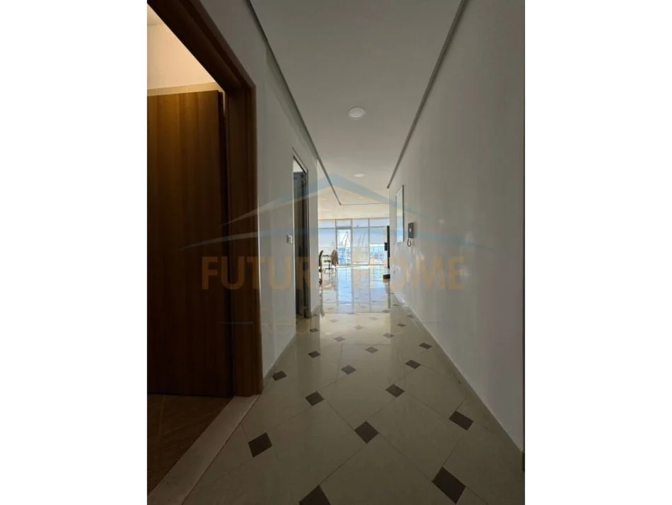 Durres, jepet me qera ambjent biznesi Kati 7, 120 m² 900 € (Fly,Vollga)