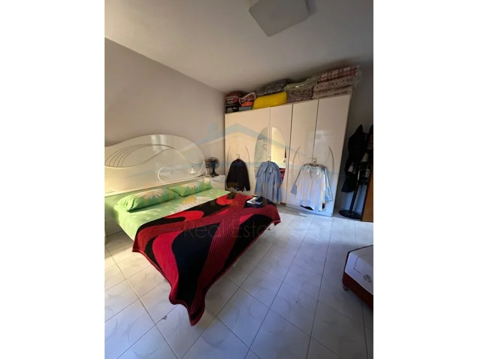 Tirane, shitet apartament 2+1+Ballkon Kati 1, 201 m² 220.000 € 