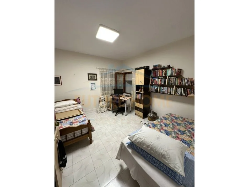 Tirane, shitet apartament 2+1+Ballkon Kati 1, 201 m² 220.000 € 