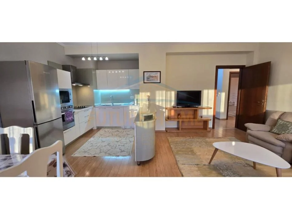 Tirane, jepet me qera apartament 2+1 Kati 7, 100 m² 750 € (Pazari i Ri)