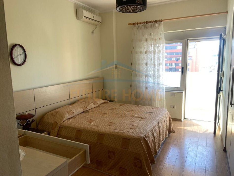 Tirane, jepet me qera apartament 2+1 Kati 7, 100 m² 750 € (Pazari i ri)