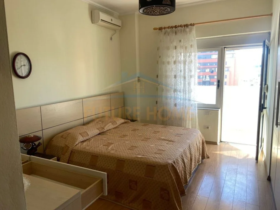 Tirane, jepet me qera apartament 2+1 Kati 7, 100 m² 750 € (Pazari i Ri)