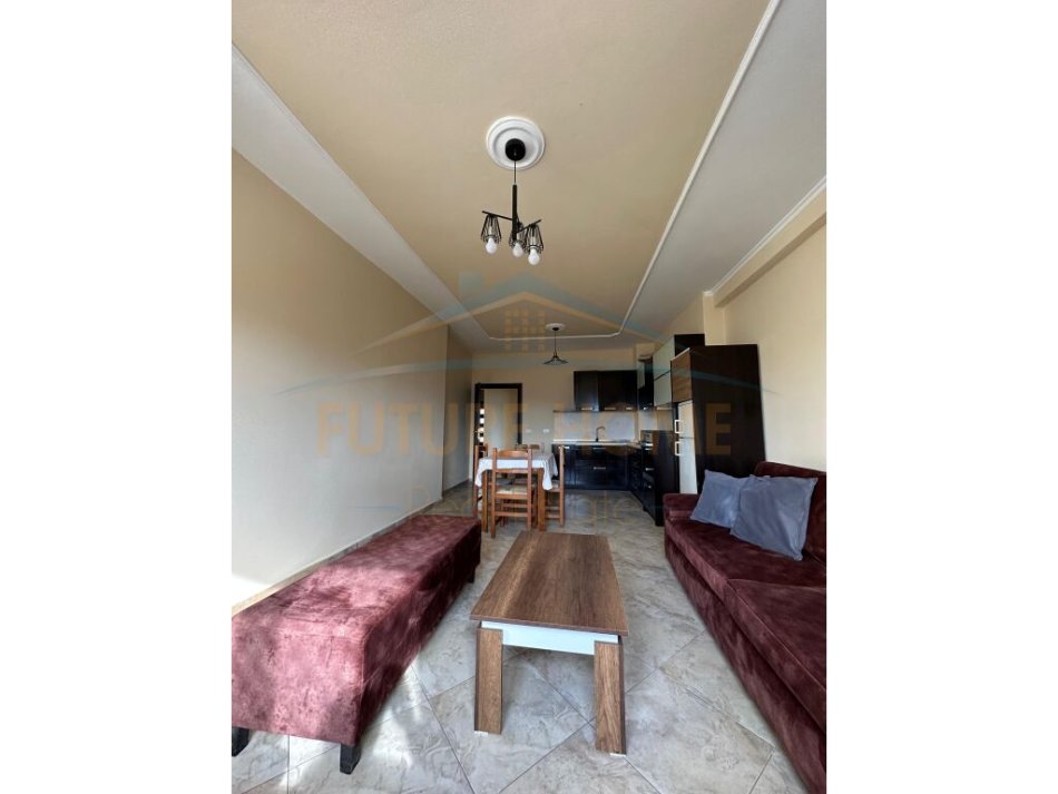 Durres, jepet me qera apartament 3+1 , 101 m² 400 € (ISH URT)