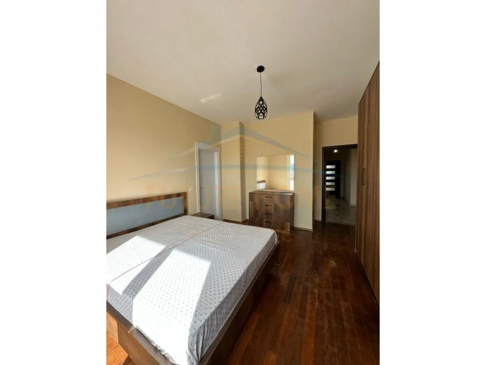 Durres, jepet me qera apartament 3+1 , 101 m² 400 € (ISH URT)