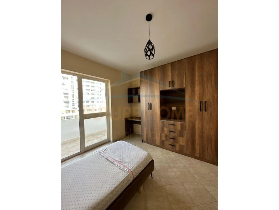 Durres, jepet me qera apartament 3+1 Kati 4, 101 m² 400 € (ISh Urt)