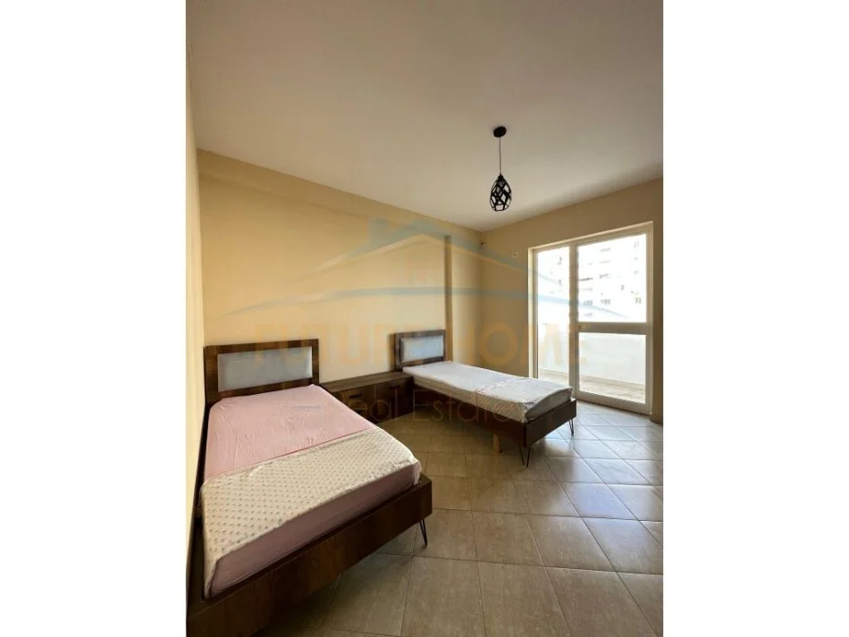 Durres, jepet me qera apartament 3+1 Kati 4, 101 m² 400 € (ISh Urt)