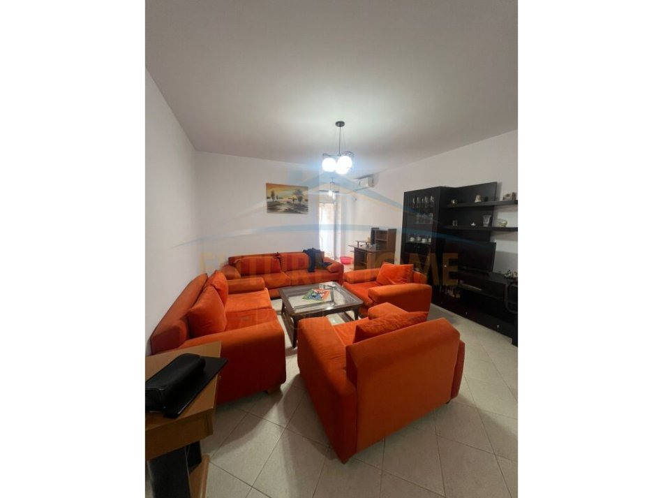 Tirane, jepet me qera apartament 2+1 Kati 3, 112 m² 700 € 