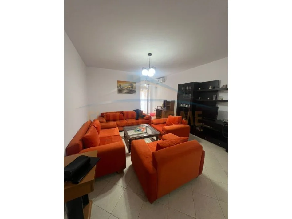 Tirane, jepet me qera apartament 2+1+Ballkon Kati 3, 112 m² 700 € (Don Bosco)