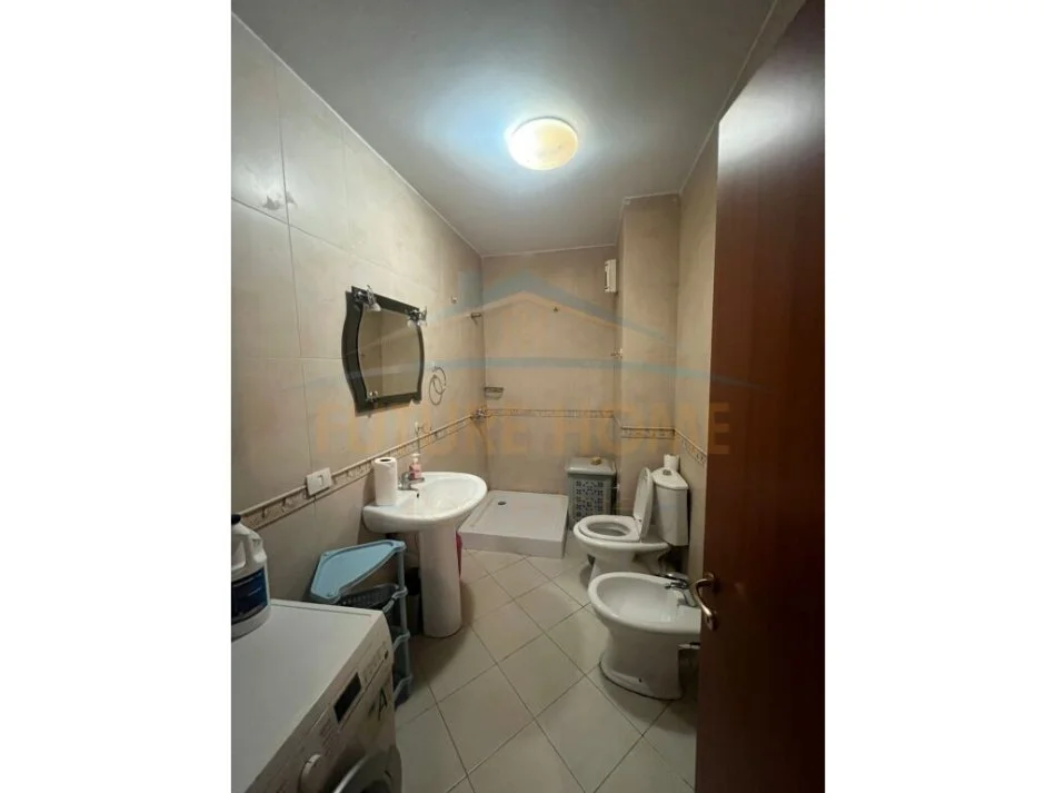 Tirane, jepet me qera apartament 2+1 Kati 3, 112 m² 700 € 