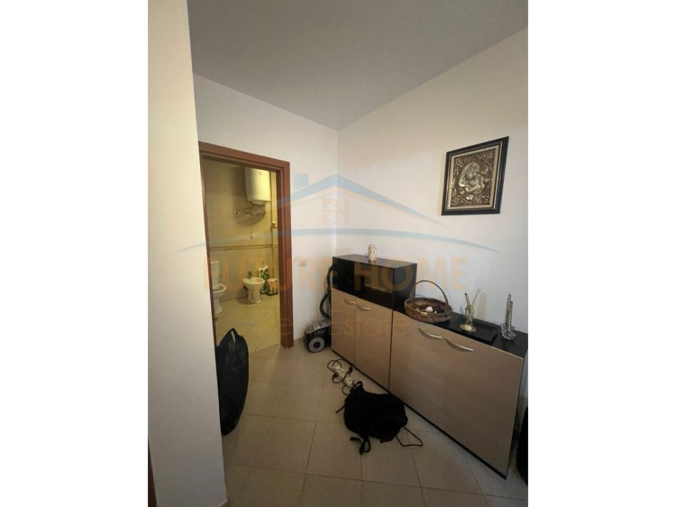 Tirane, jepet me qera apartament 2+1 Kati 3, 112 m² 700 € 
