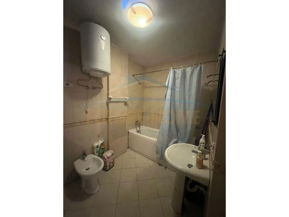 Tirane, jepet me qera apartament 2+1+Ballkon Kati 3, 112 m² 700 € (Don Bosco)