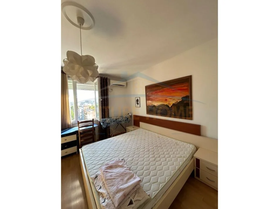 Tirane, jepet me qera apartament 3+1 Kati 7, 157 m² 800 € (Myslym Shyr)