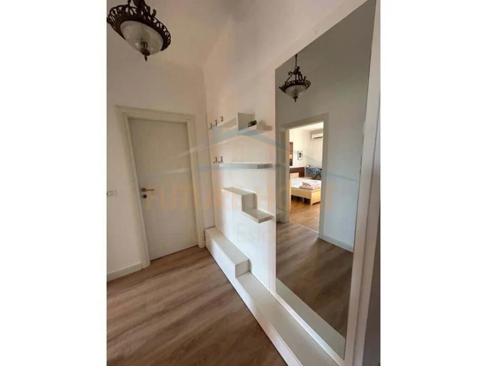 Tirane, jepet me qera apartament 3+1 Kati 7, 157 m² 800 € (Myslym Shyr)