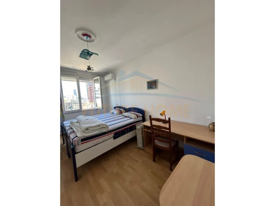 Tirane, jepet me qera apartament 3+1 Kati 7, 157 m² 800 € (Myslym Shyr)