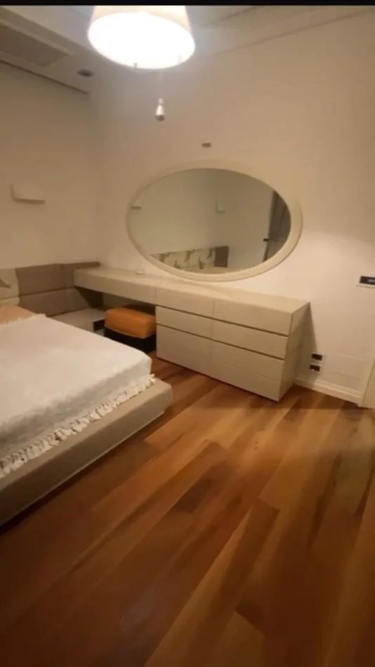 Tirane, jepet me qera apartament 1+1+Ballkon Kati 2, 75 m² 700 € (Shkolla e Kuqe)