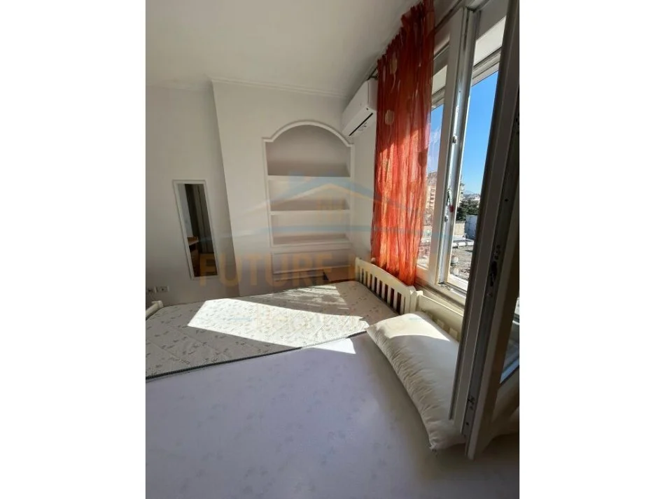 Tirane, jepet me qera apartament 3+1 Kati 7, 157 m² 900 € 