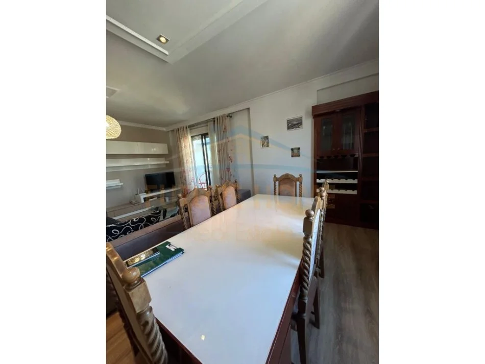 Tirane, jepet me qera apartament 3+1+Aneks+Ballkon Kati 7, 157 m² 900 € (Myslym Shyri)