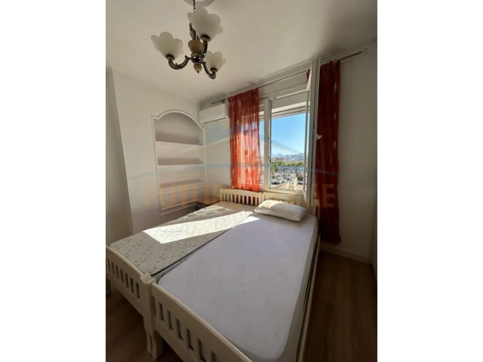 Tirane, jepet me qera apartament 3+1 Kati 7, 157 m² 900 € 