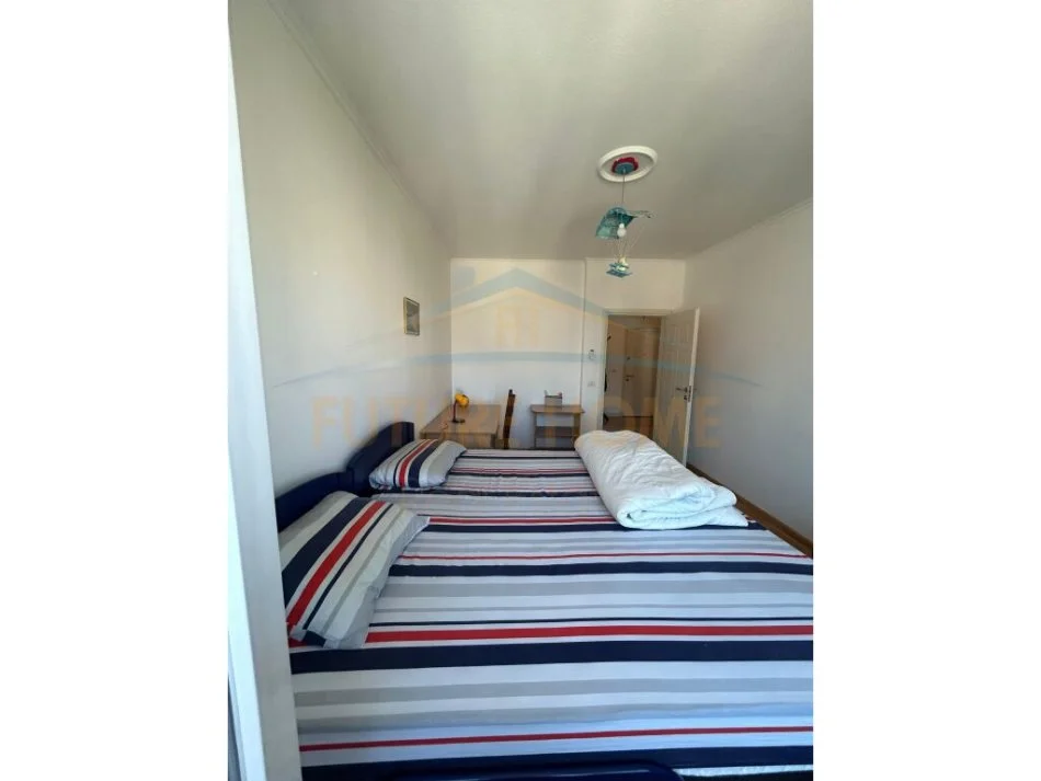 Tirane, jepet me qera apartament 3+1 Kati 7, 157 m² 900 € 