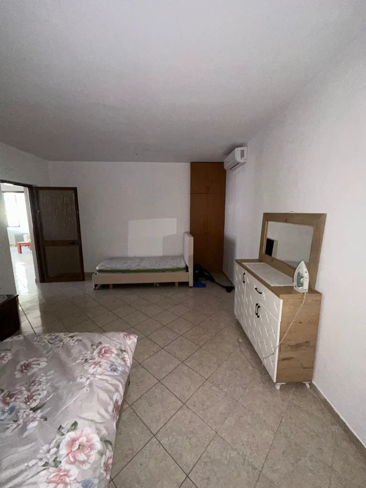 Tirane, jepet me qera apartament 1+1+Aneks Kati 1, 80 m² 600 € (Rruga Kavajes)