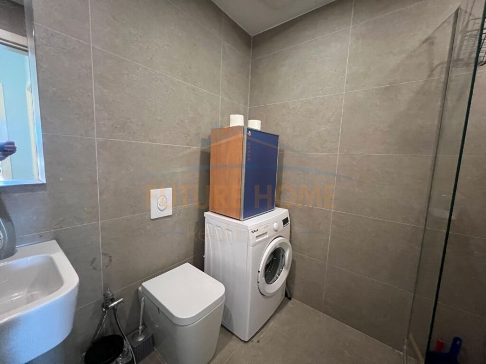 Tirane, jepet me qera apartament 2+1 Kati 9, 118 m² 660 € (Rruga e Kavajes)