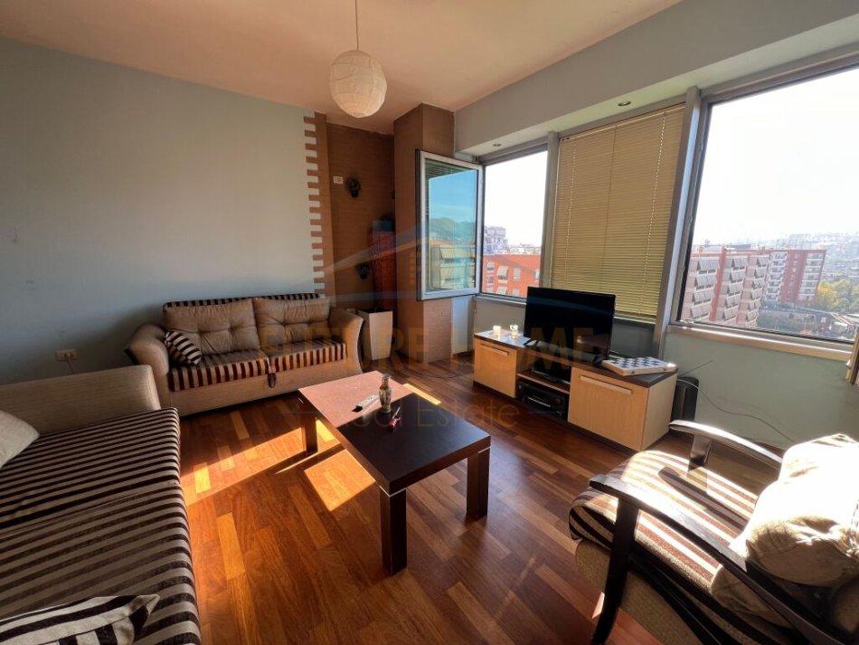 Tirane, jepet me qera apartament 2+1 Kati 9, 118 m² 660 € (Rruga e Kavajes)
