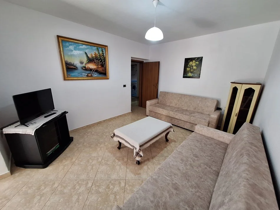 Tirane, jepet me qera apartament 1+1 Kati 1, 450 € (Tregu Elektrik)