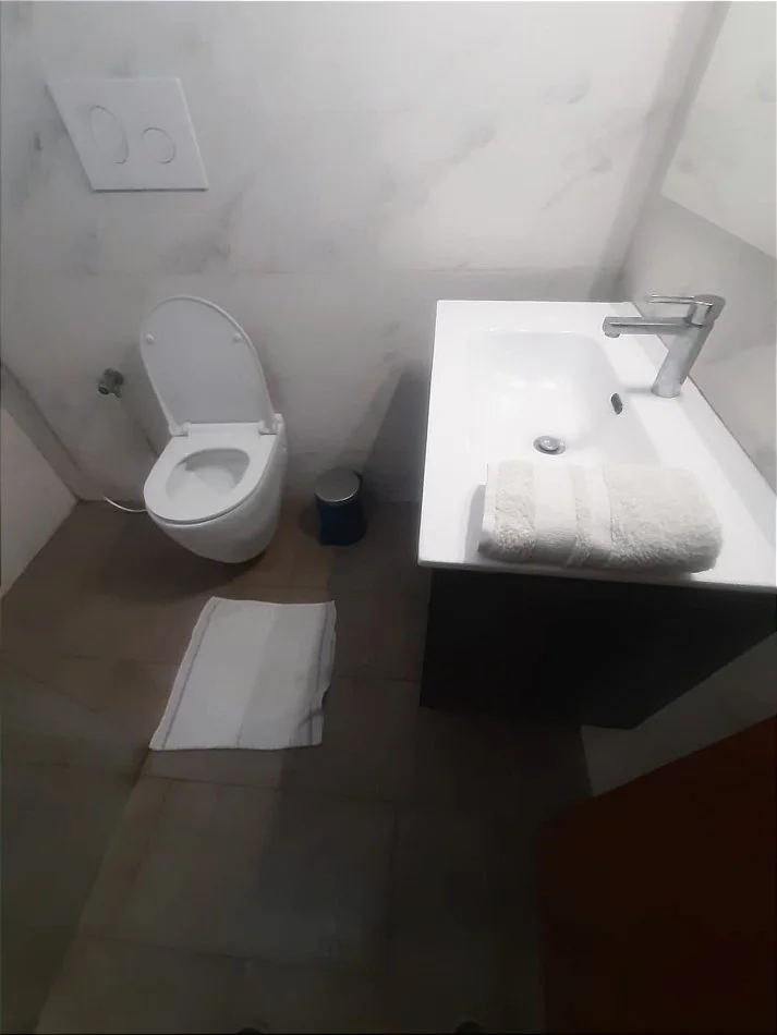 Tirane, jepet me qera apartament 3+1+Ballkon Kati 1, 80 m² 800 € (Bulevardit “Zogu i Parë”, Tiranë)