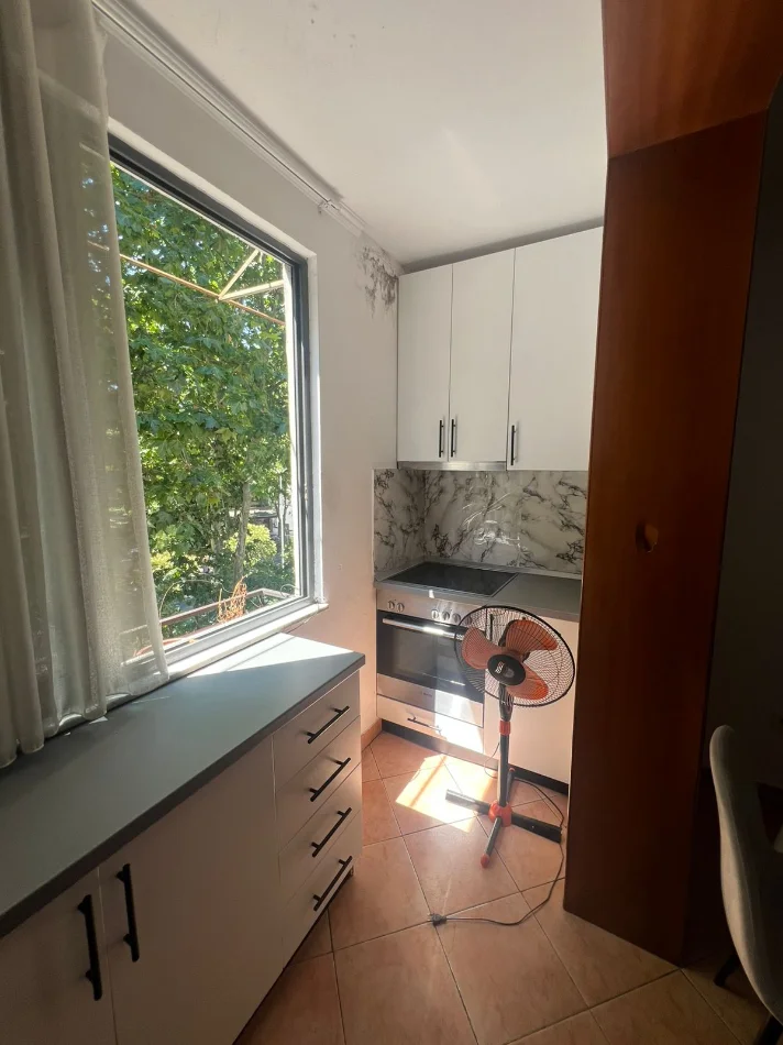Tirane, jepet me qera apartament 2+1 Kati 4, 67 m² 600 € (Rruga Ferit Xhajko)